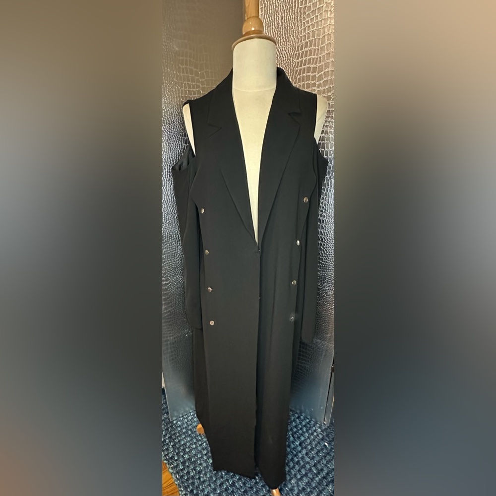 Romeo & Juliet Couture Black Cold Shoulder Long Coat Size Medium